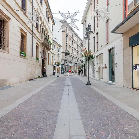 Guesthost - San Fermo Luxury * Padova