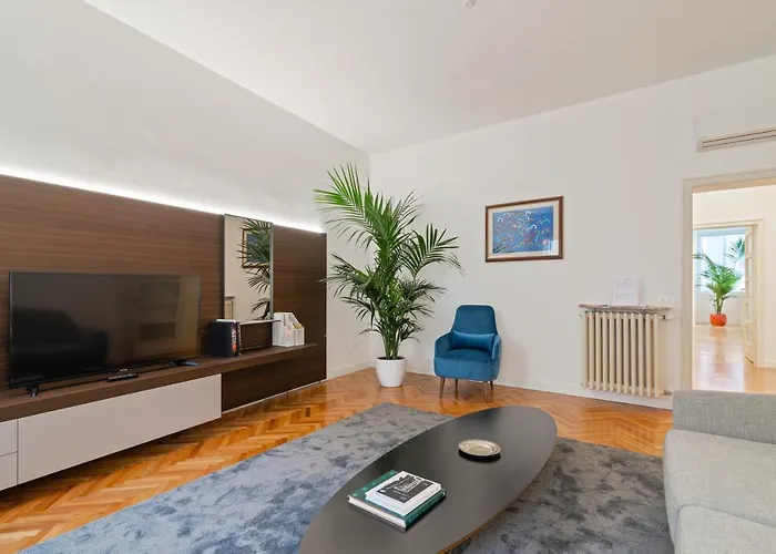 Guesthost - San Fermo Luxury *