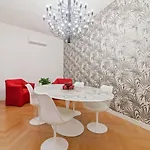 Guesthost - San Fermo Luxury *
